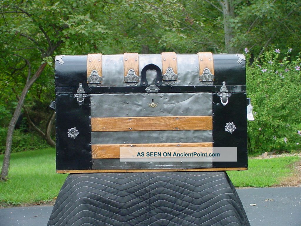 Antique Trunk With Tray & Restoration Rare Style 1800-1899 photo