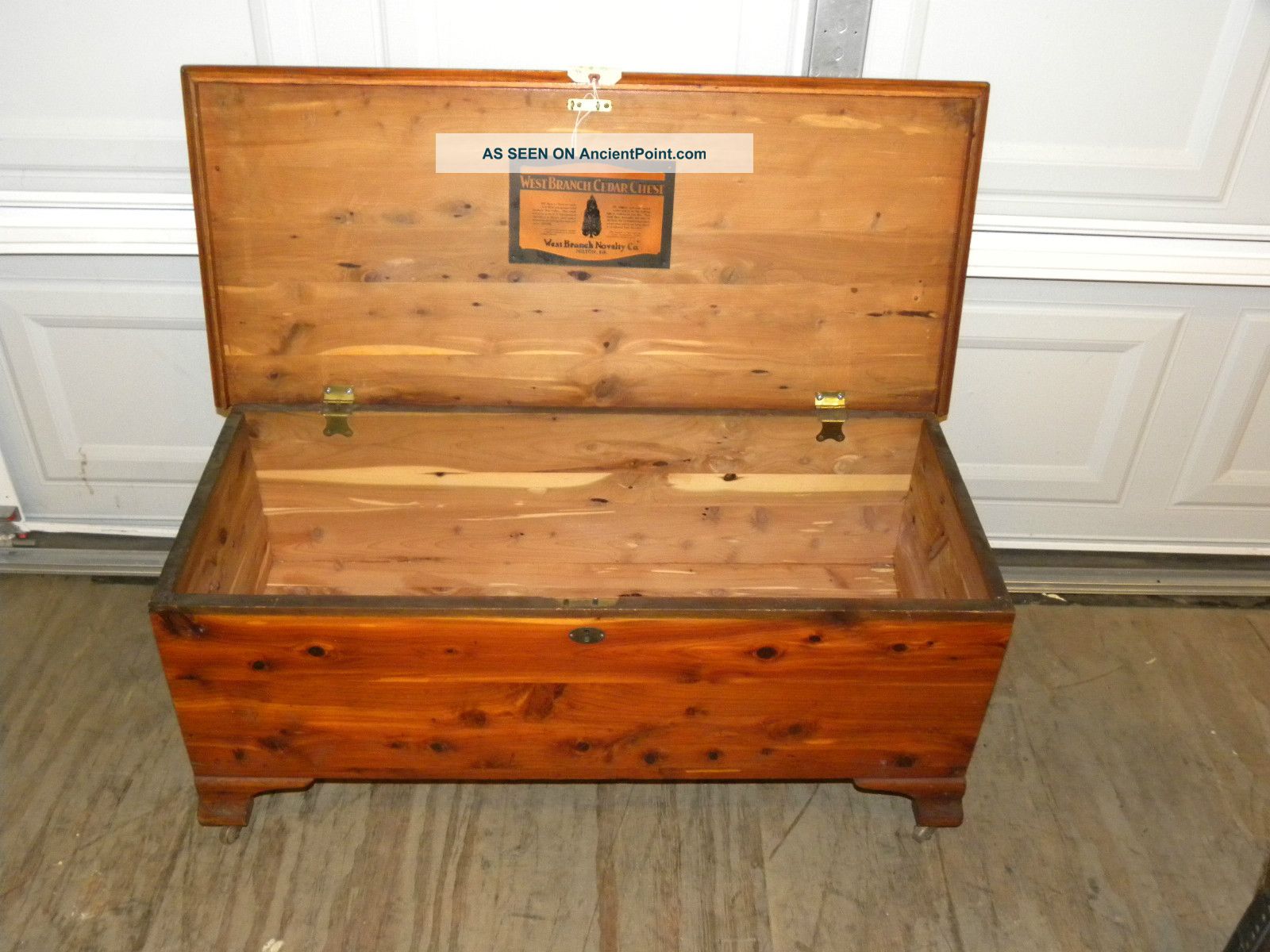 Louis Philippe Cedar Chest (Cherry) Coaster Furniture