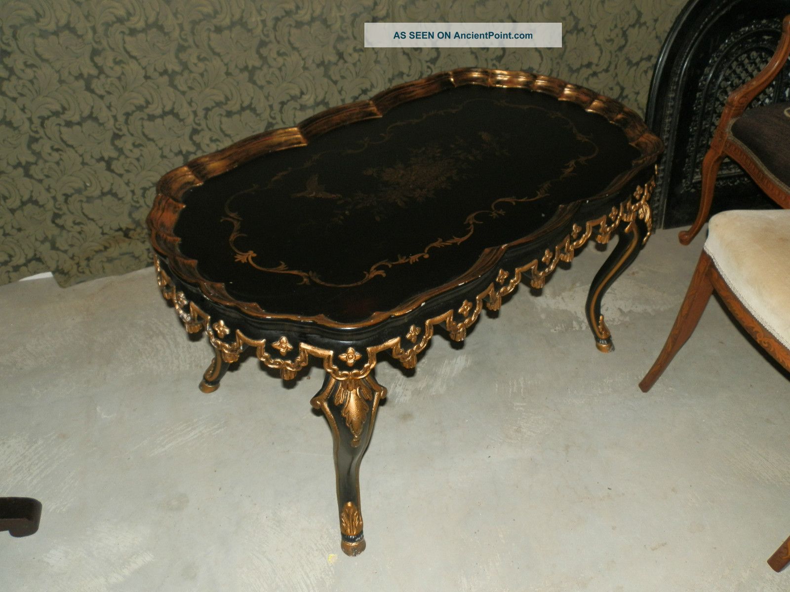 Wonderful Ornate Black/gilt Asian Coffee Table Glitz And Glamour Post-1950 photo