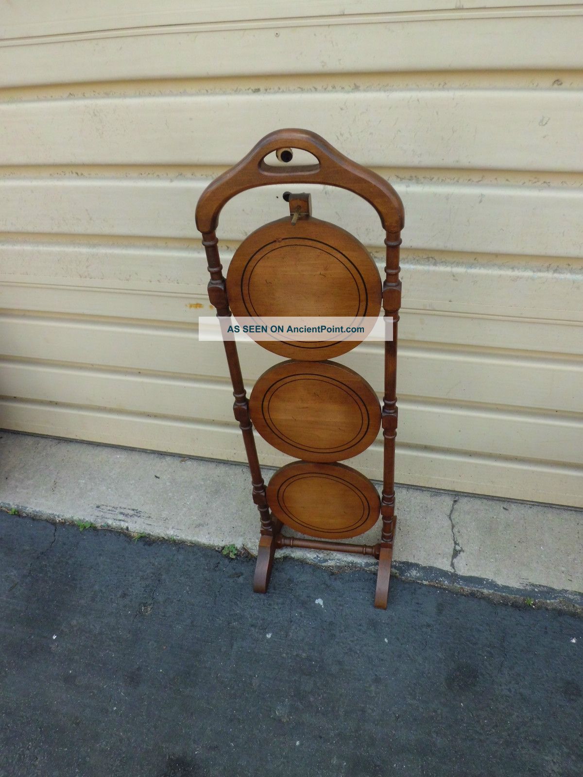 50576 Maple Tilt Top Muffin Stand Table Post-1950 photo