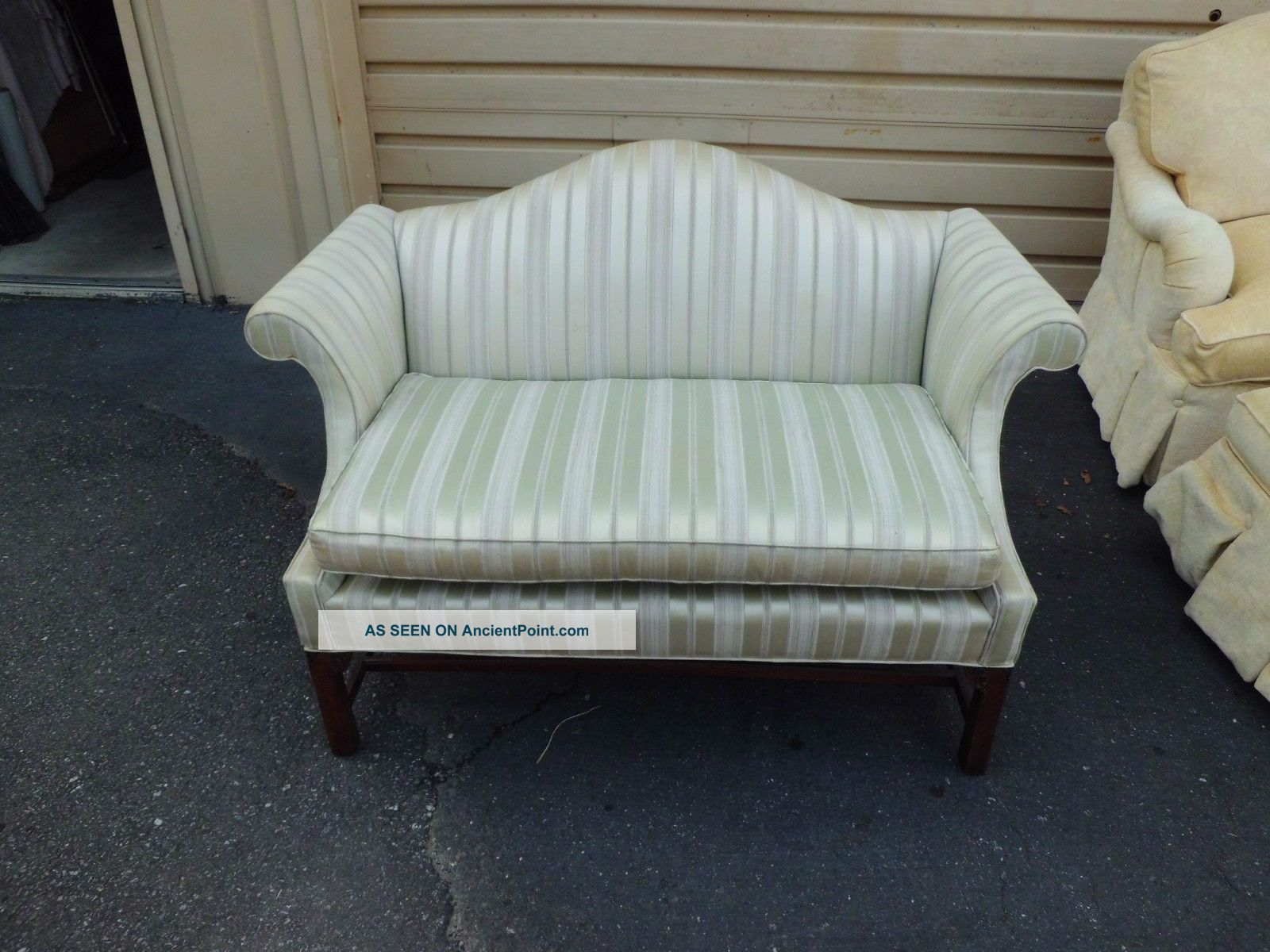 50822 Globe Furniture Sage Striped Loveseat Sofa Chair Post-1950 photo