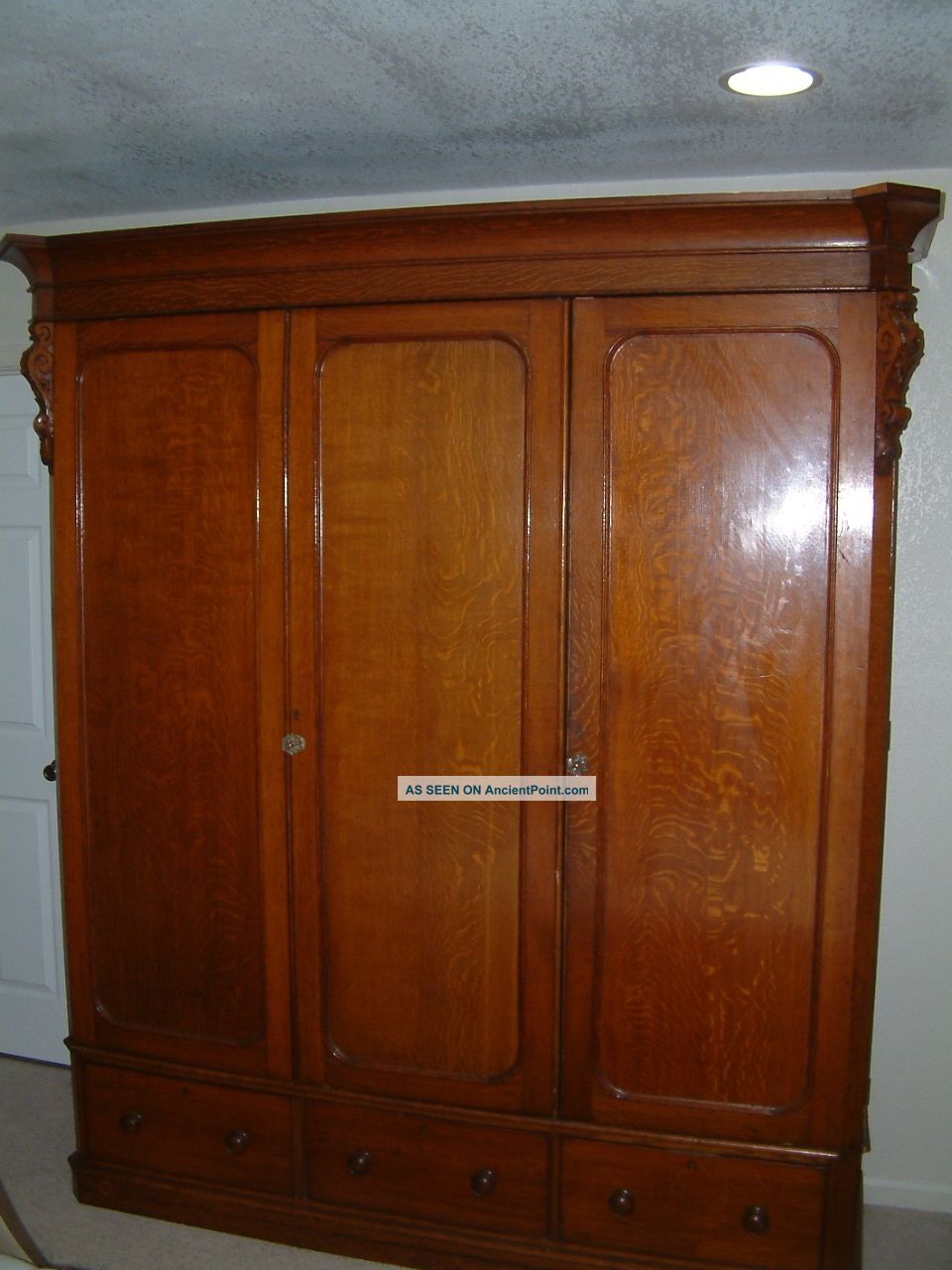 Triple Door/drawer Antique Quartersawn Oak Armoire 1800-1899 photo