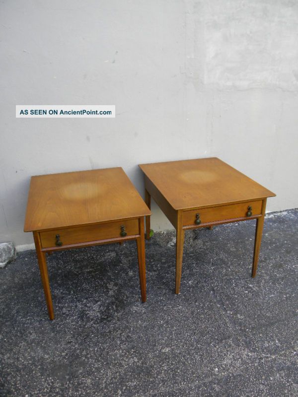 Pair Of Mid Century End / Side Tables By Mount Airy 818 Post-1950 photo