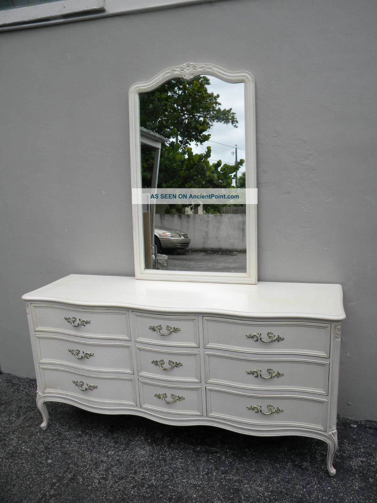 French Painted Serpentine Dresser With Mirror By Henredon 2353 Post-1950 photo