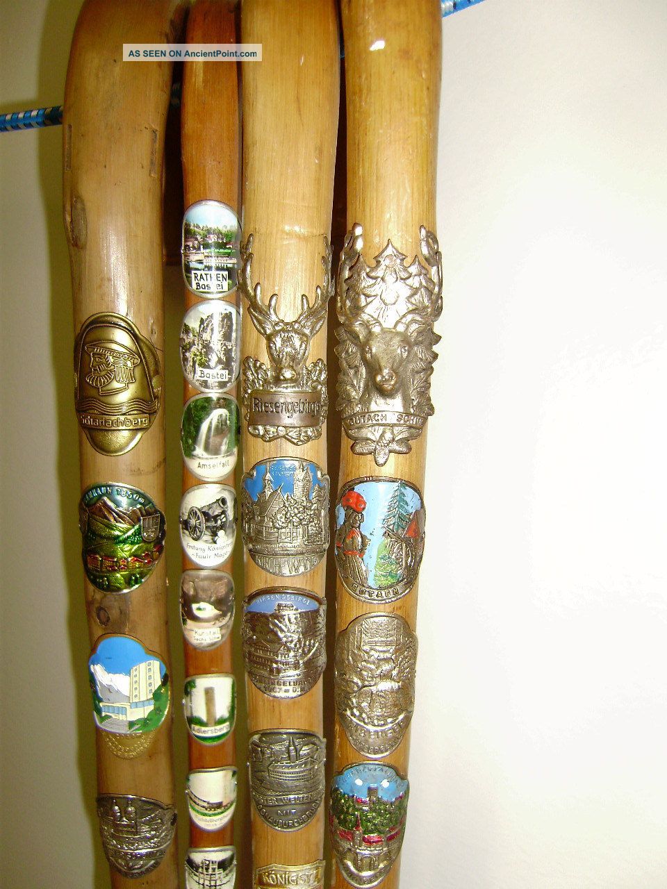 4 Antique Black Forest Walking Sticks With Badges From Germany - 47 Badges Other photo