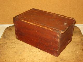 Great Early 19th C Sliding Lid Candle Box In Great Red Grained Paint Dovetailed photo