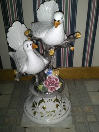 Capodimonte Doves Center Peace Mint photo