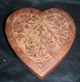 Vtg Handmade Carved Heart Box Ye Olde Wood Shoppe Waterloo Ny Floral Primitive photo