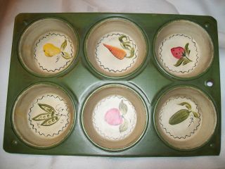 Toleware Painted Vintage Primitive Cupcake Biscuit Tin photo