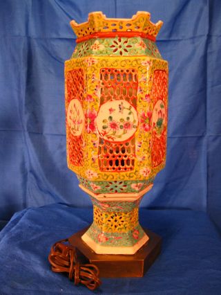 Chinese Famille Rose Porcelain Reticulated Wedding Lamp photo