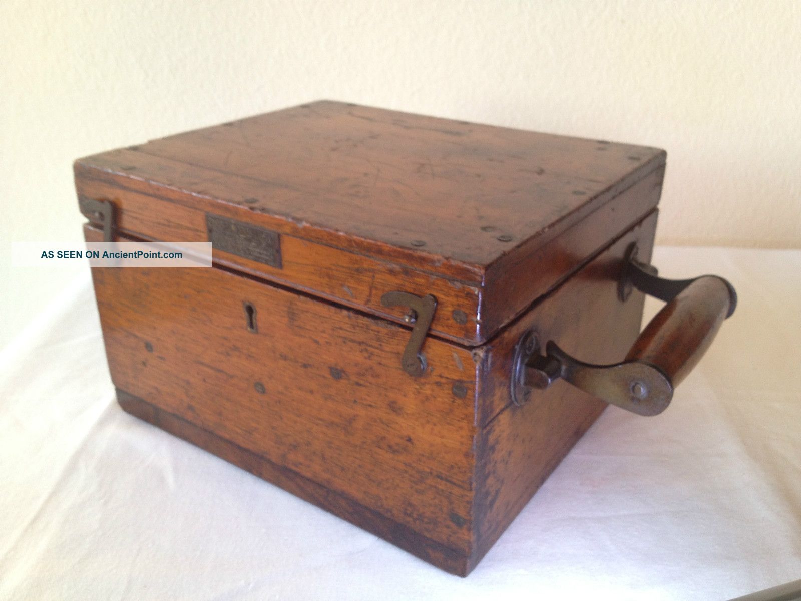 Antique Wooden Box - Early 1900 ' S - Made In London By Dobbie Mcinnes - Boxes photo