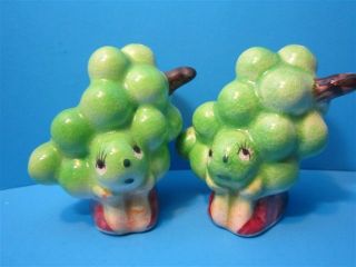 Vintage Ceramic Anthropomorphic Green Grape Kids Salt & Pepper Shaker Japan 1950 photo