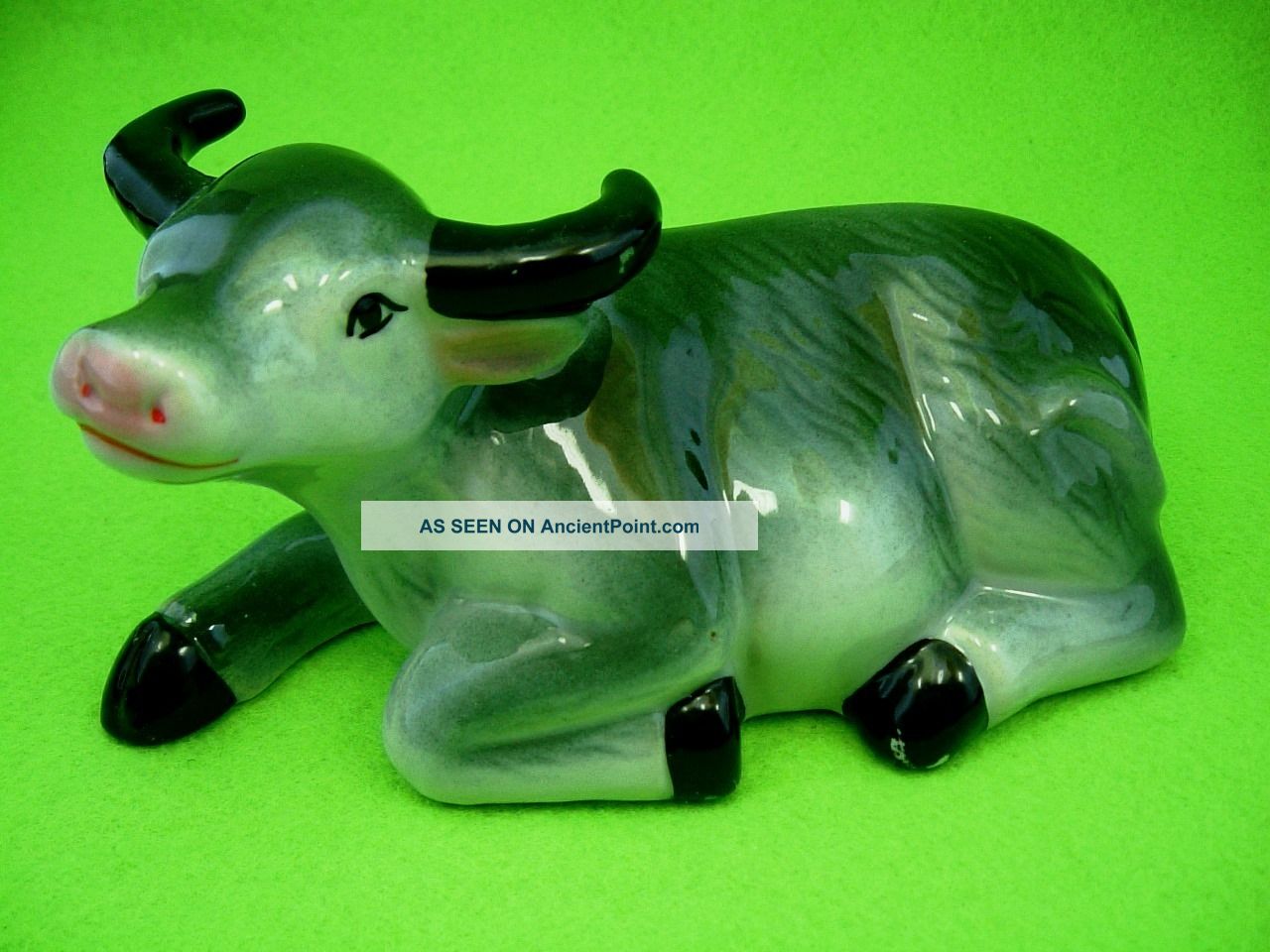 Traditional Chinese Painting Style Porcelain Bull Cow Figurine