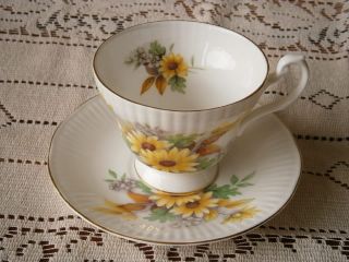 Royal Minister Fine Bone China England Yellow Daisy Cup And Saucer photo