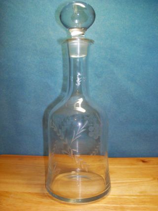 Crystal Decanter With Grain Pattern photo
