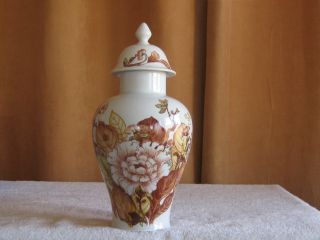 Italian Porcelain Urn - Form Vase By Ancap.  Decoro Autunno Porcelllane Italy photo