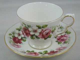 Tea Cups & Saucers Vintage Bone China Queen Anne England Gold Trim Nr photo
