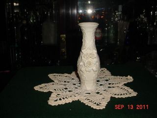 Porcelain Vase With Rose & Scroll Design - Mc photo