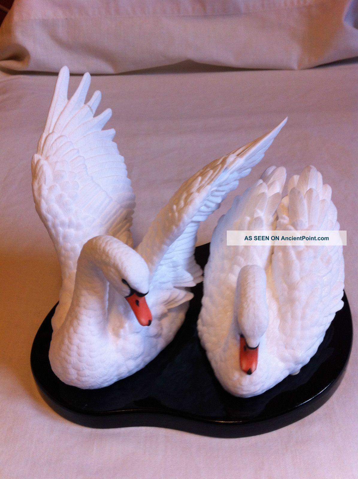 Maruri Graceful Reflections Fine Bone China Studio Design Porcelain Swan Sw 9153 Figurines photo