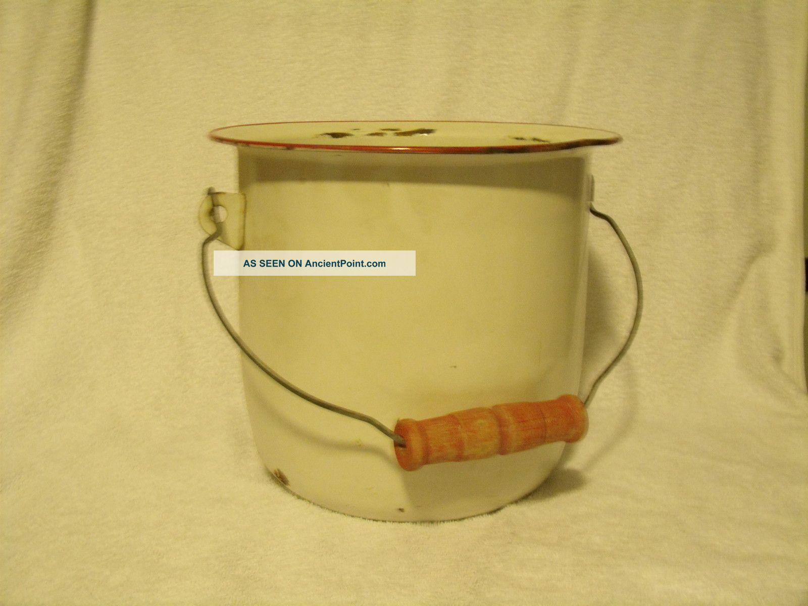 Metal Porcealin Bucket Metalware photo