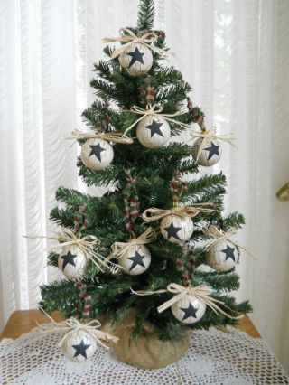 10 Primitive Country Christmas Ornaments photo
