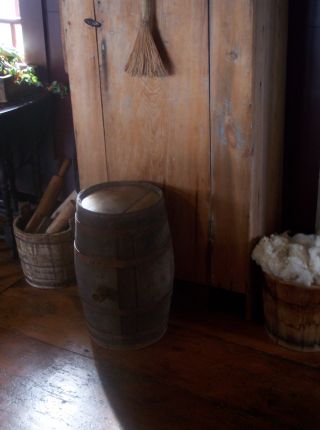 Primitive Early Old Wood Barrel Keg Large Size Excellent Display photo