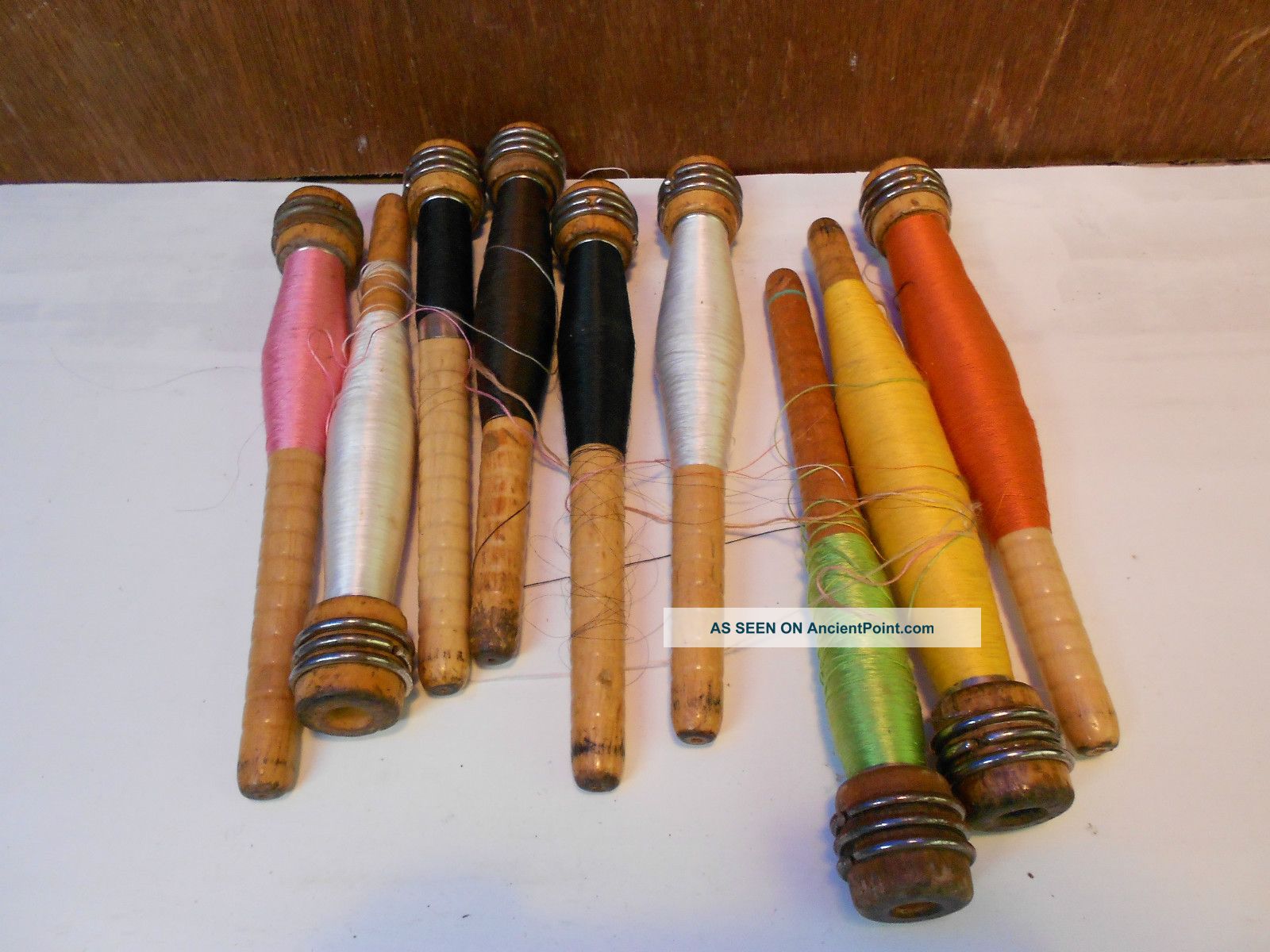 Set Of 9 Short Wooden Quill Bobbins With Silk Thread (134) Primitives photo