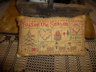 Primitive Cross Stitched Christmas Pillow Aged Green/ Red Plaid Backing photo