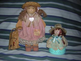2 Primitive Folk Art Signed Country Doll Clay Pot Doll Hats Crochet Straw Pearl photo
