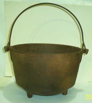 Primitive 6 Cast Iron Kettle 3 Legs Bail Handle 5 5/8 In Tall X 8 1/4 In Wide photo