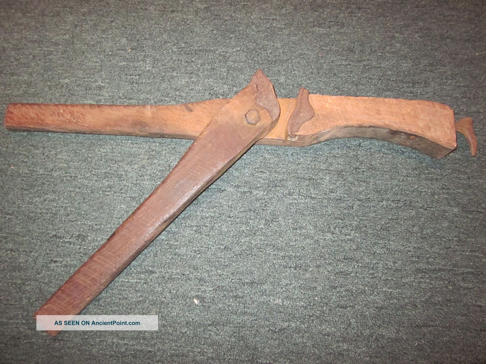 Great Old Wire Stretcher - Farm Tool Primitives photo