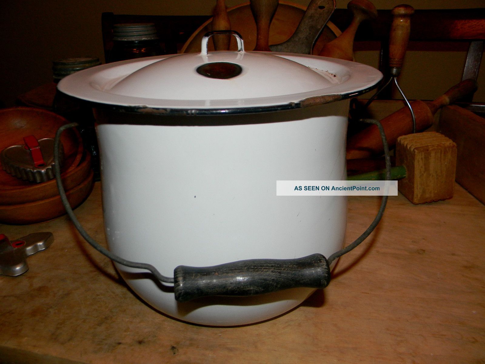 Primitive Farmhouse Vtg Old White Enamel Pot - Kettle Lid Wood Handle Enamelware Primitives photo