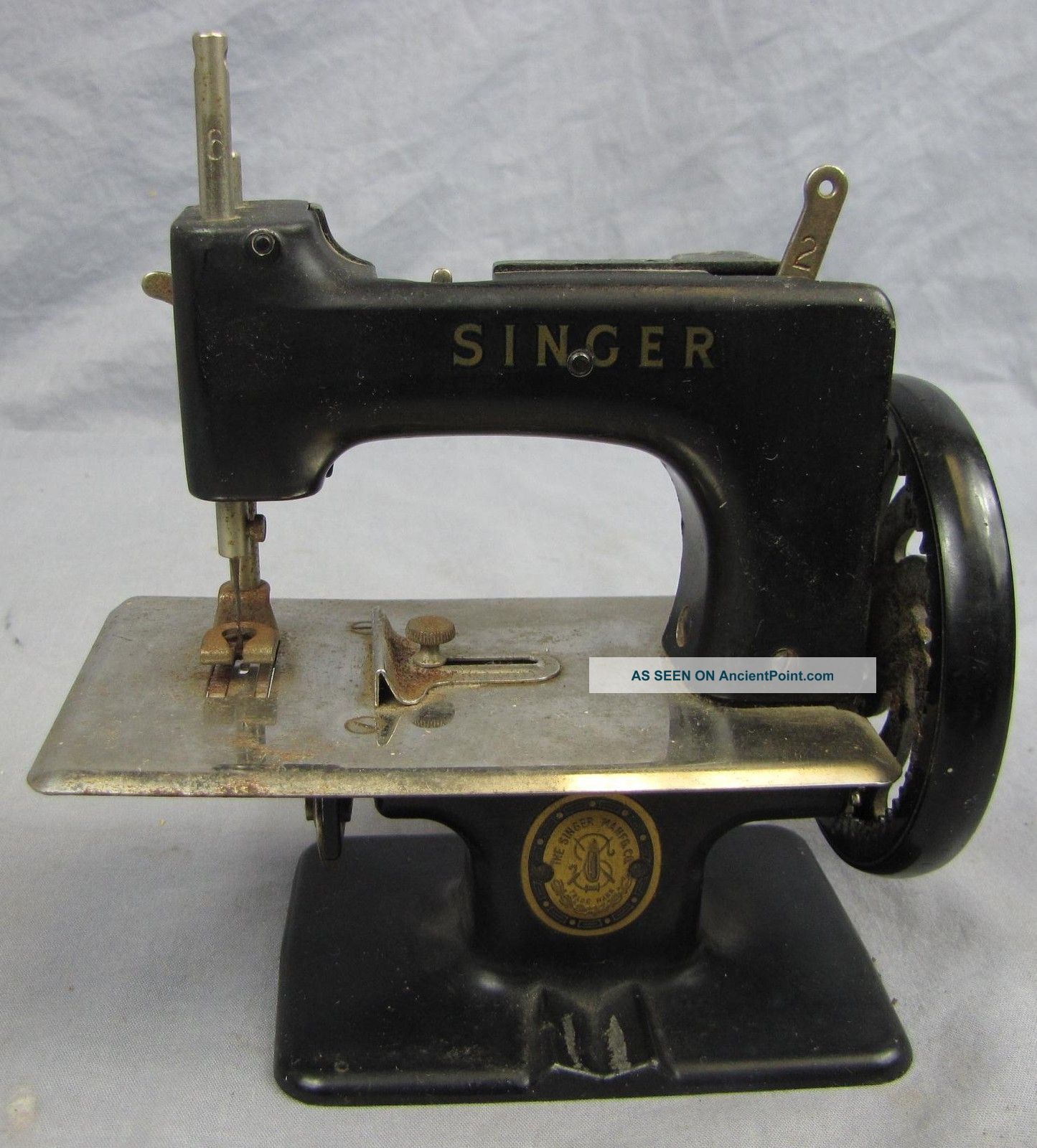 Antique Miniature Singer Sewing Machine Sewing Machines photo