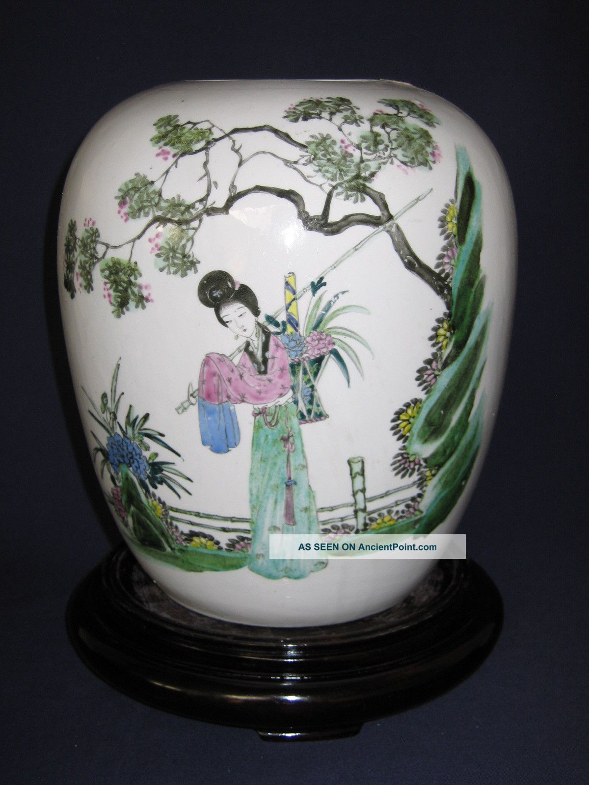 Chinese Antique Pot,  Famille Rose Vases photo