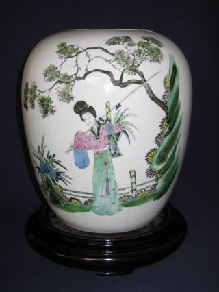 Chinese Antique Pot,  Famille Rose photo