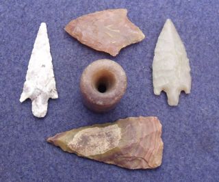 4 Sahara Neolithic Points And 1 Large Neolithic Bead photo