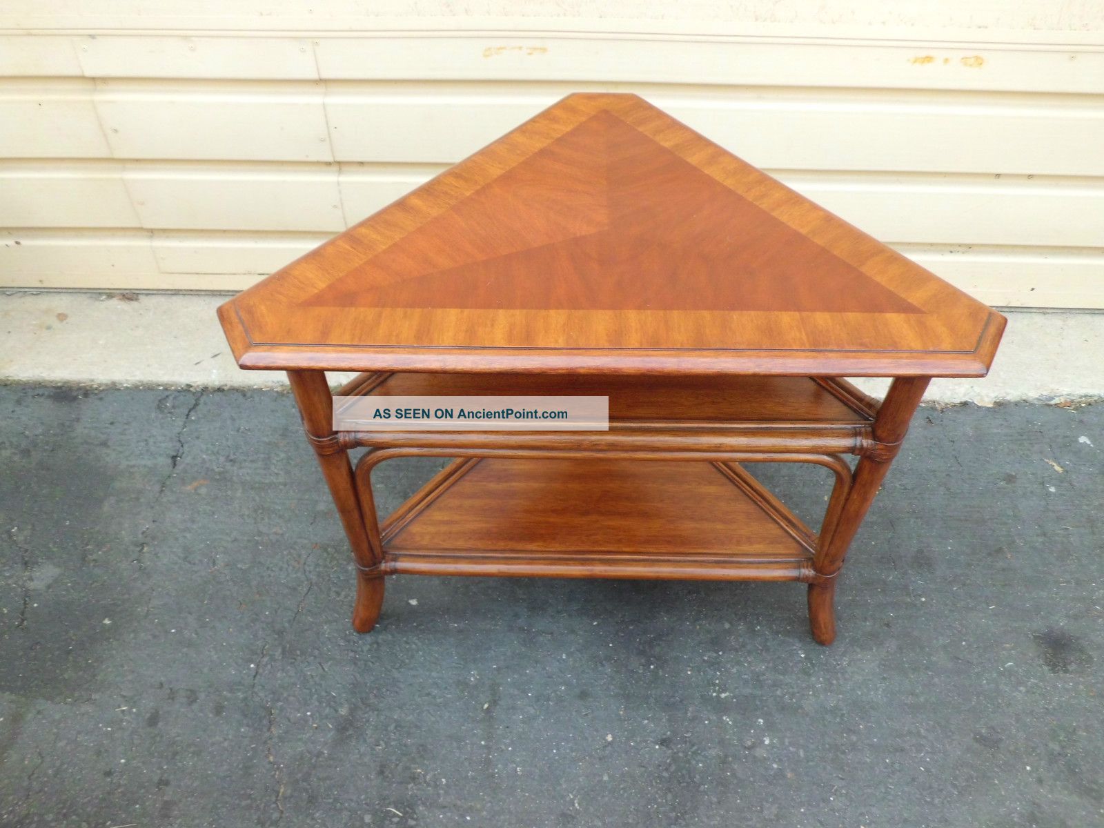 50949 Ethan Allen Banded Mahogany Corner Lamp Table Stand
