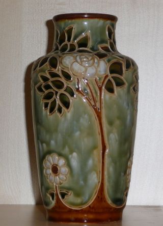 Doulton Lambeth Vase: Mark Marshall photo