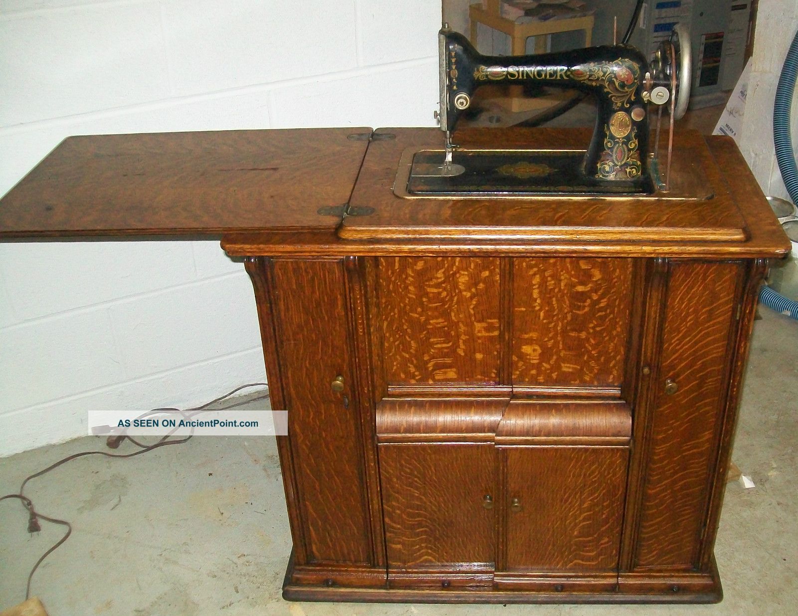 1920 Singer Sewing Machine And Parlor Cabinet Model 66 Antique