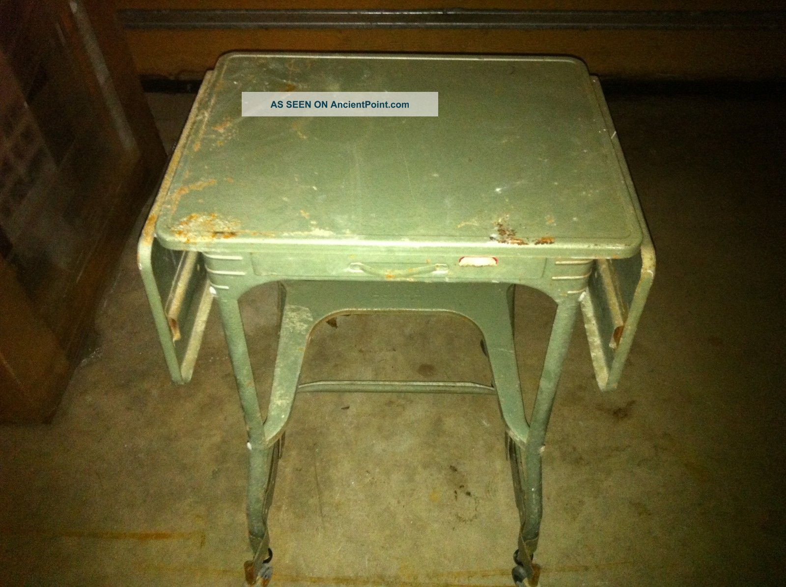 1950 ' S Luxco Typing Table Post-1950 photo