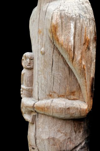 Fine Old Funerary Woman Statue Holding A Baby,  Banhar - Gia Lai - Vietnam - Indochina photo