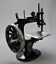 Singer Sewing Machine Salesman’s Sample - Toy - Miniature - Works Though Stiff - Beauty Sewing Machines photo 4