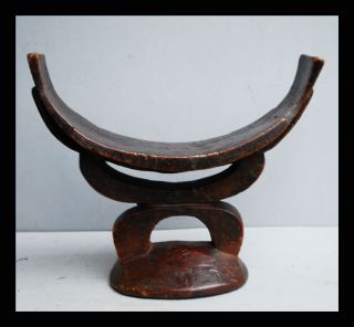 An Attractive Somali Headrest W Intricate Engravings +deep U - Bend photo