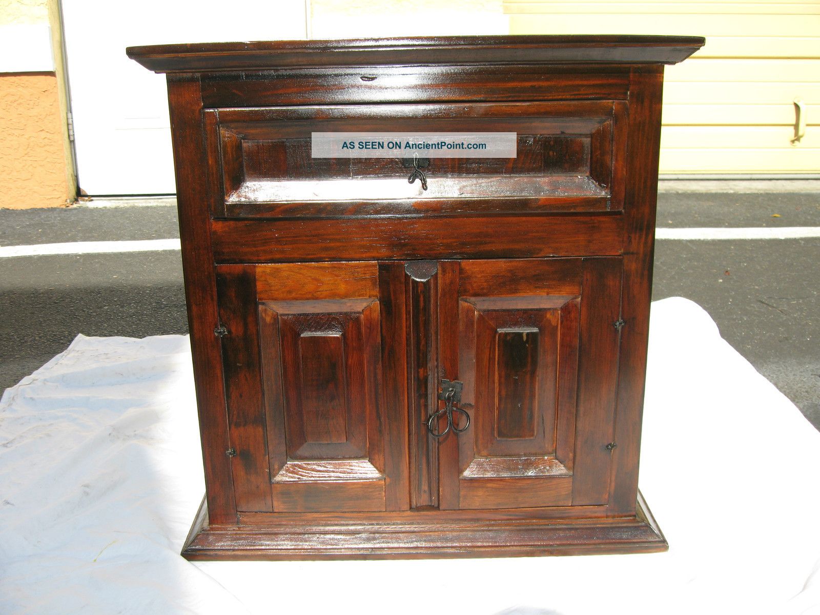 Antique Oak Commode Dresser. . . 1900-1950 photo