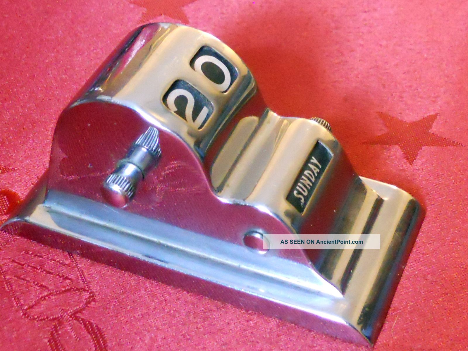 A Chrome Art Deco Perpetual Desk Top Calendar. Art Deco photo