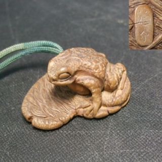 A701: Japanese Wood Carving Ware Netsuke Frog On Straw Sandals With Sign photo