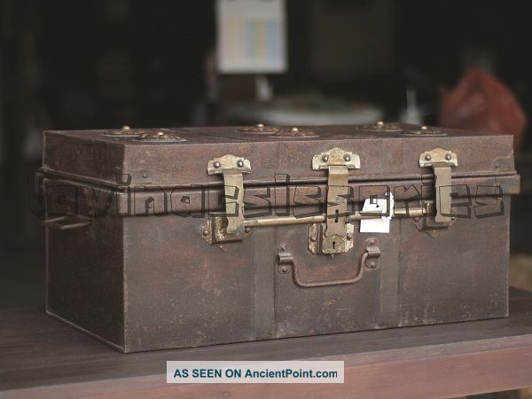 1 Pcs - Antique Henry Blunn &co Steel Travelling Trunk From Birmingham,  England 1800-1899 photo