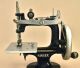Antique Singer Mini Cast Iron Childs Sewing Machine 1920 Model 20 Miniature Toy Sewing Machines photo 5