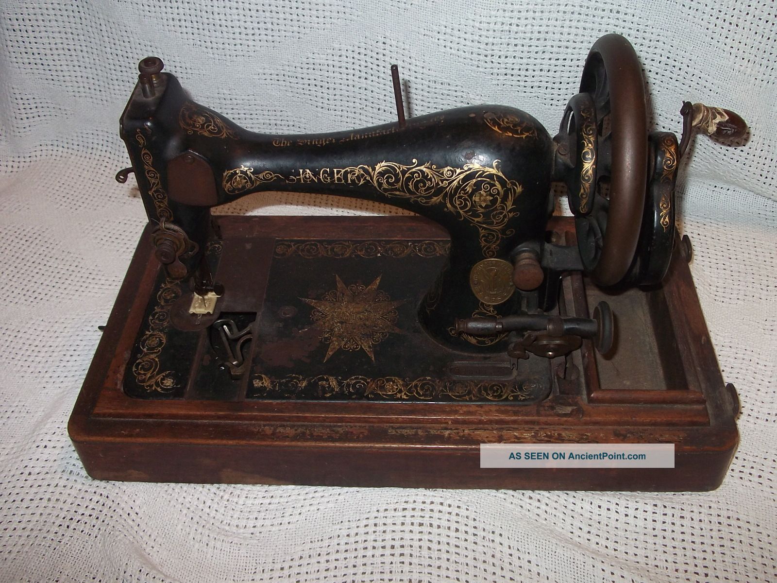 Rare Antique 1903 Singer Hand Crank Sewing Machine Vintage Art Decor Stitch Sewing Machines photo