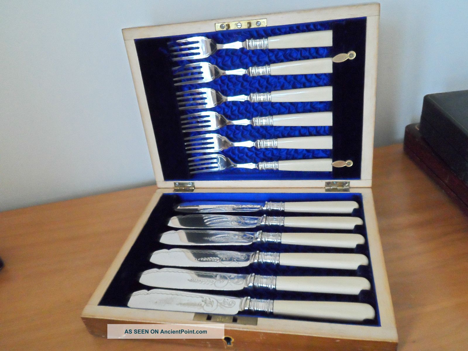 Vintage Boxed Silver Plate Fish Knives And Forks Cream Handles In Mahogany Box Cutlery photo
